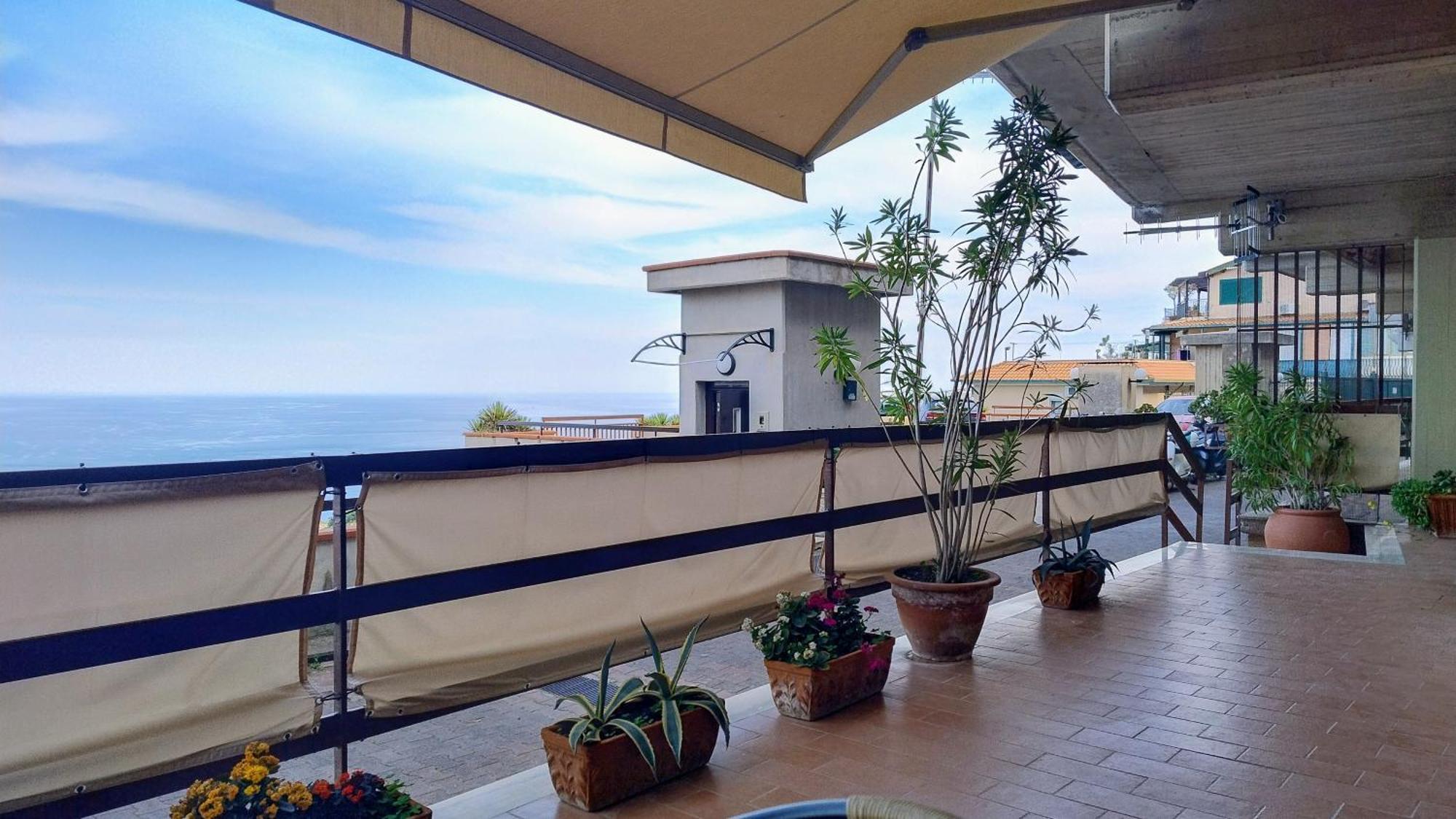 Mara'S House, 10 Minuti A Piedi Dal Centro, Parcheggio Privato Apartamento Taormina Exterior foto