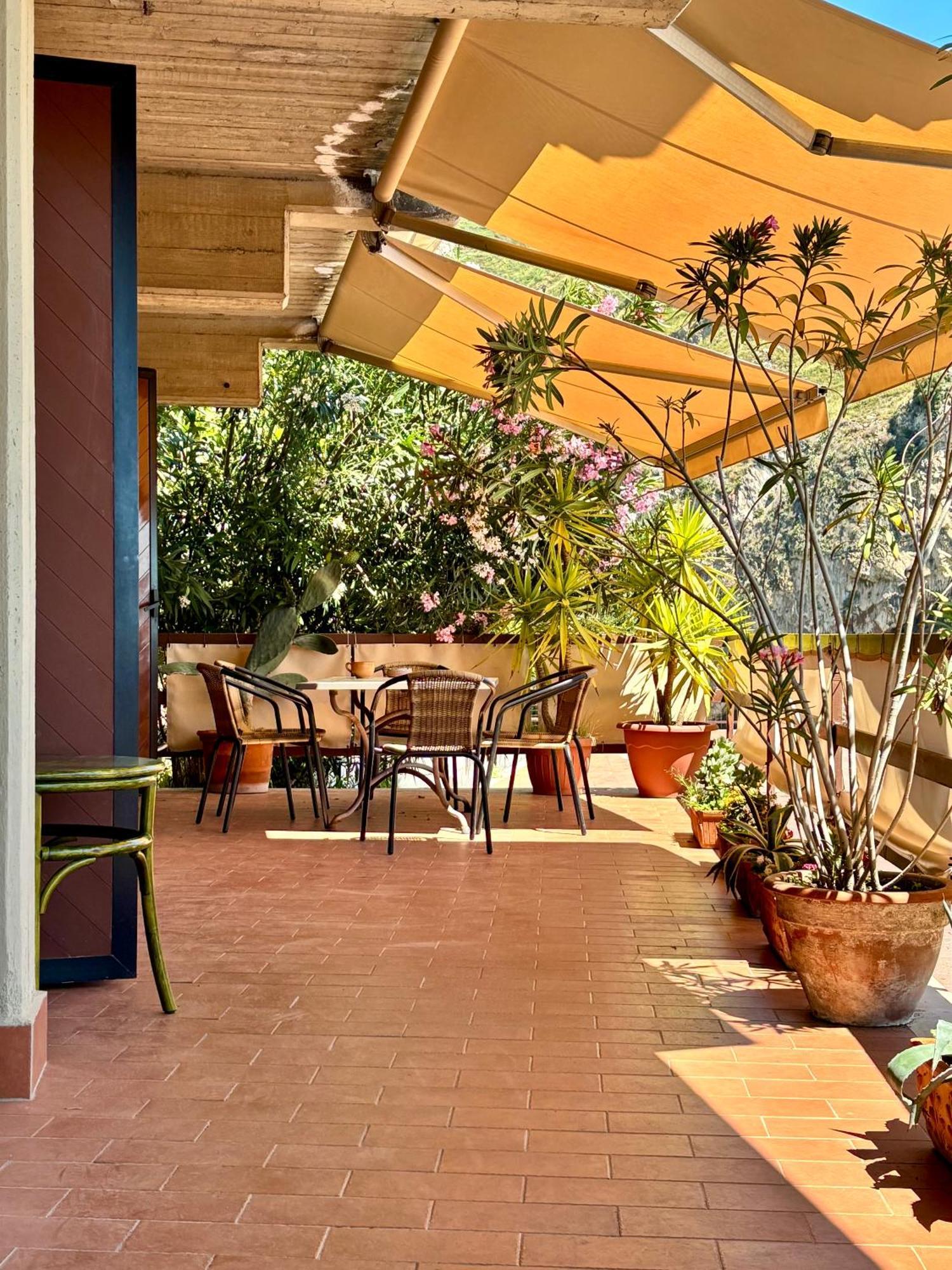 Mara'S House, 10 Minuti A Piedi Dal Centro, Parcheggio Privato Apartamento Taormina Exterior foto